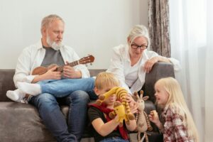 Így alakíthatunk ki harmonikus együttműködést a nagyszülőkkel a gyereknevelésben