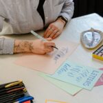 Hogyan kezdjünk bele a modern kalligráfiába akár egy egyszerű tollal is