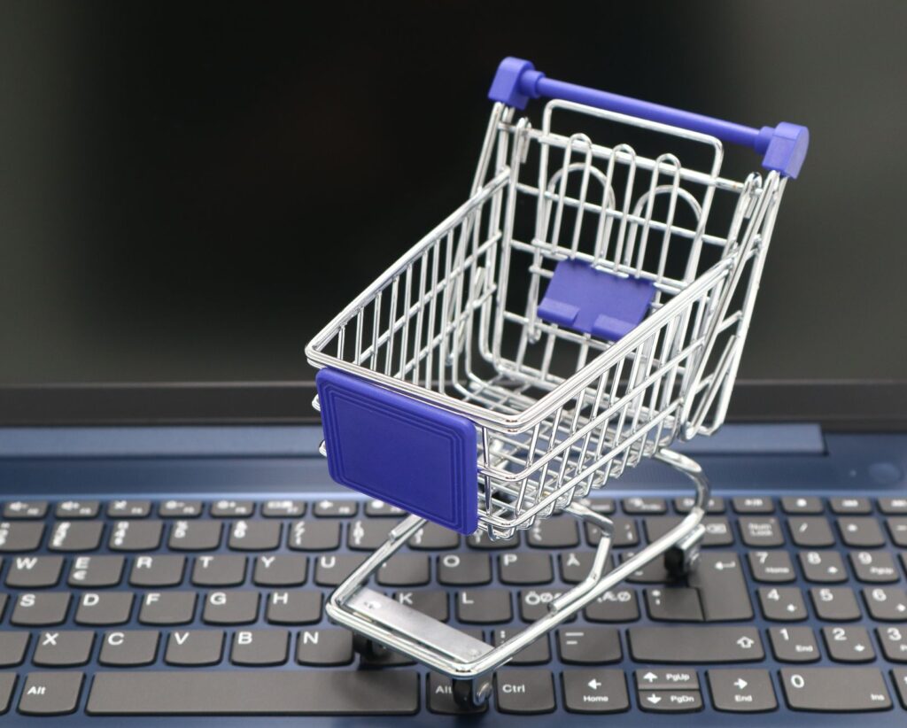 Forintban gondolkodni online vásárláskor – így lesz tisztább a kosár végösszege